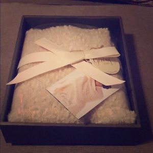 The giving shawl